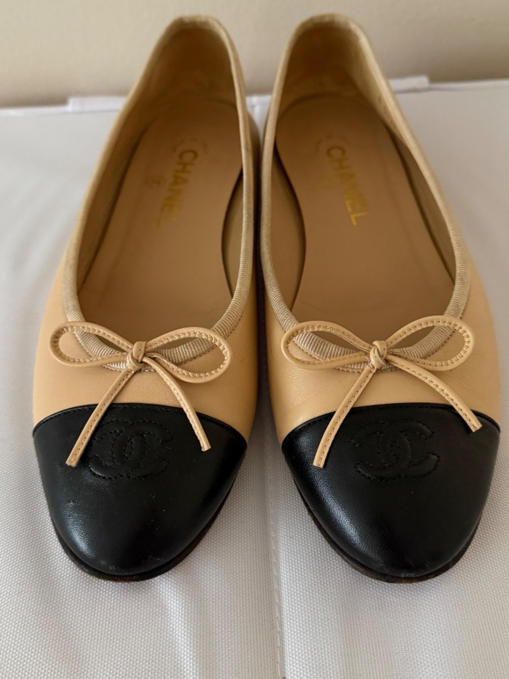 Authentic Chanel Ballet Flats Bow Lambskin Beige Black EU 39.5 / US 8.5 - Picture 3 of 10